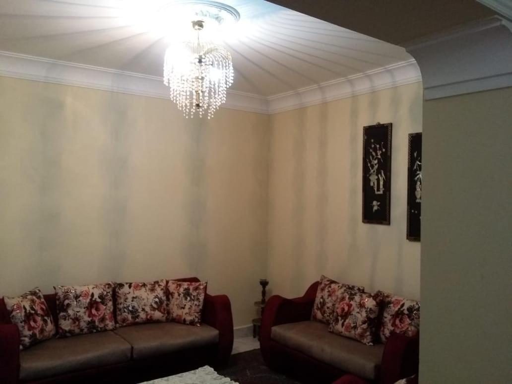 شقه للإيجار المفروش خلف الحديقه الدوليه مدينة نصر Apartment *